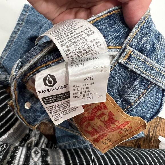 Levi Signature Mens 505 Regular Fit Shorts Medium Wash NWT SZ 32 - Picture 4 of 8